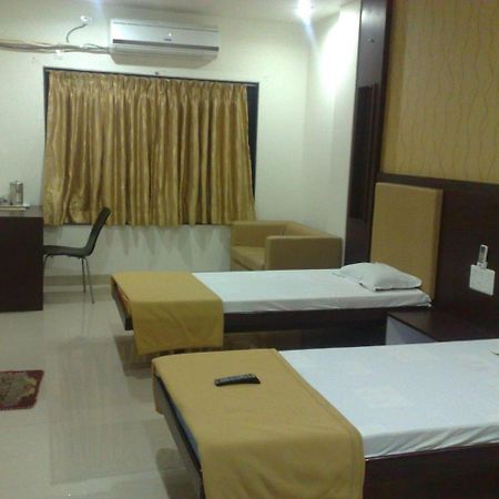 Shirur Hotel Sangram Palace מראה חיצוני תמונה
