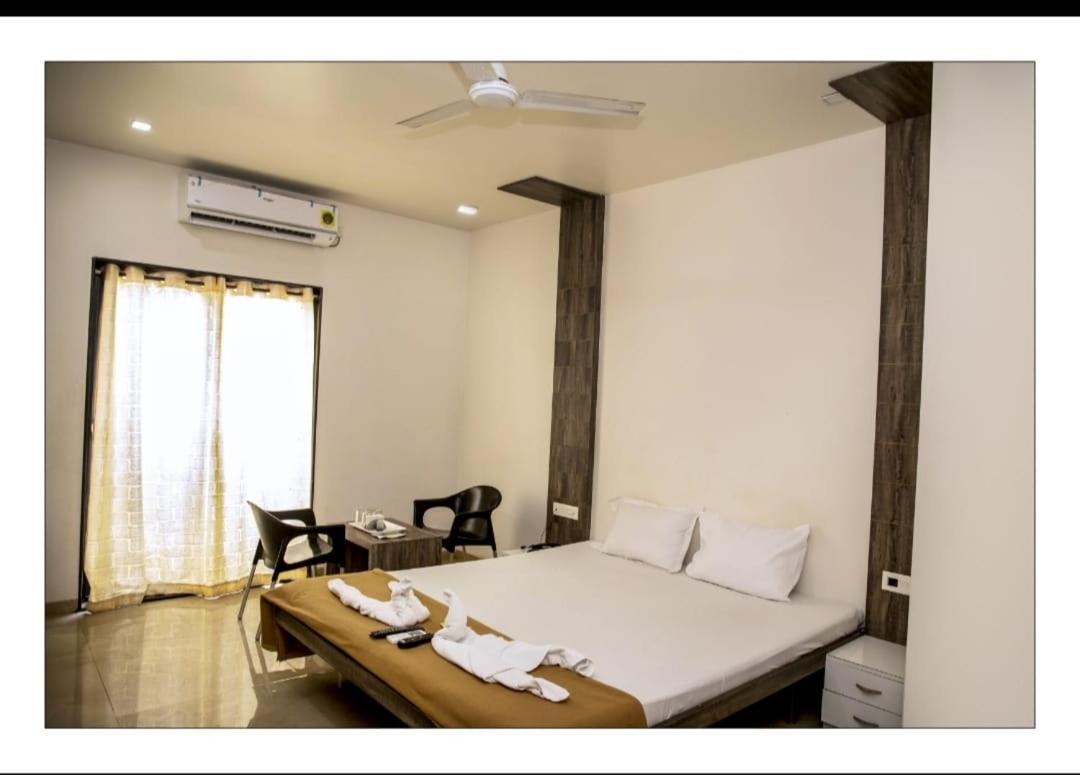 Shirur Hotel Sangram Palace מראה חיצוני תמונה