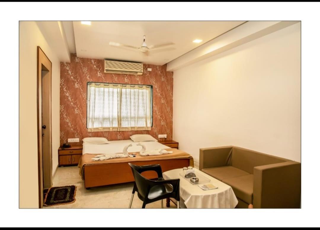 Shirur Hotel Sangram Palace מראה חיצוני תמונה