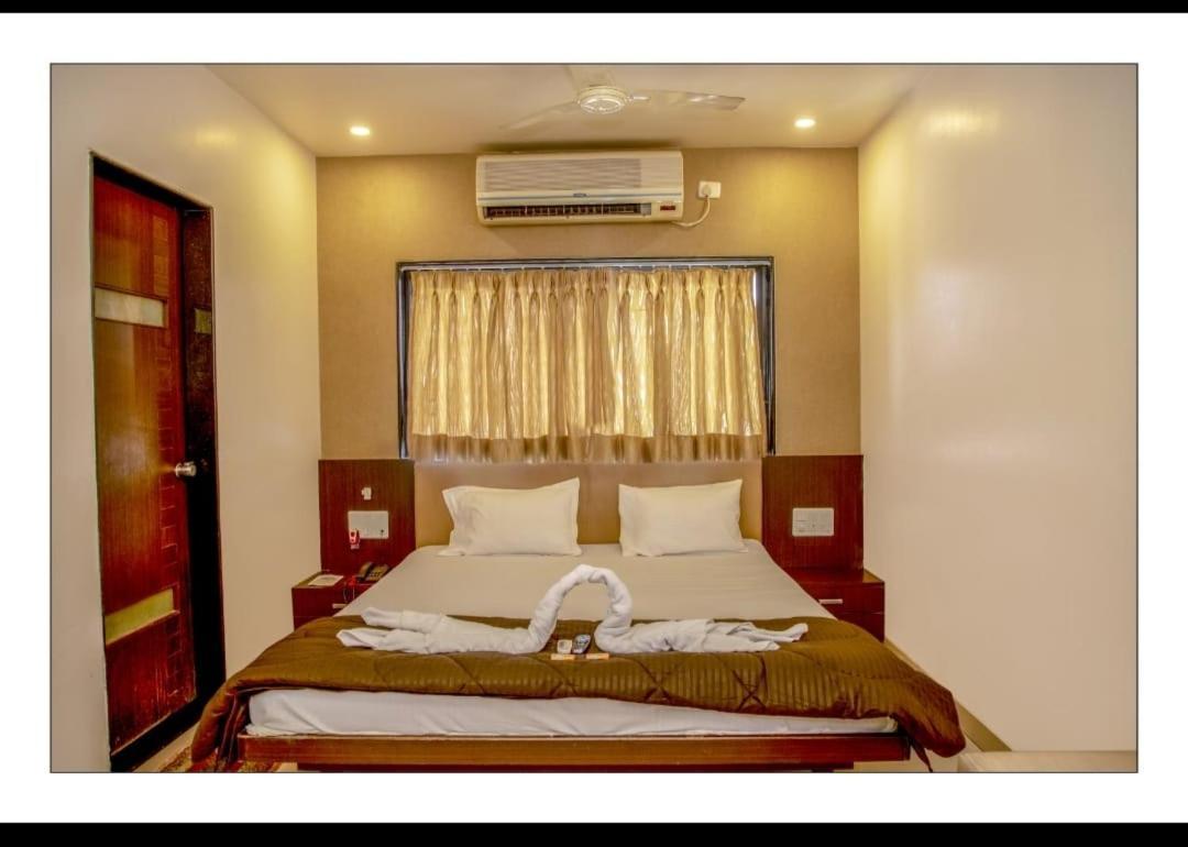 Shirur Hotel Sangram Palace מראה חיצוני תמונה